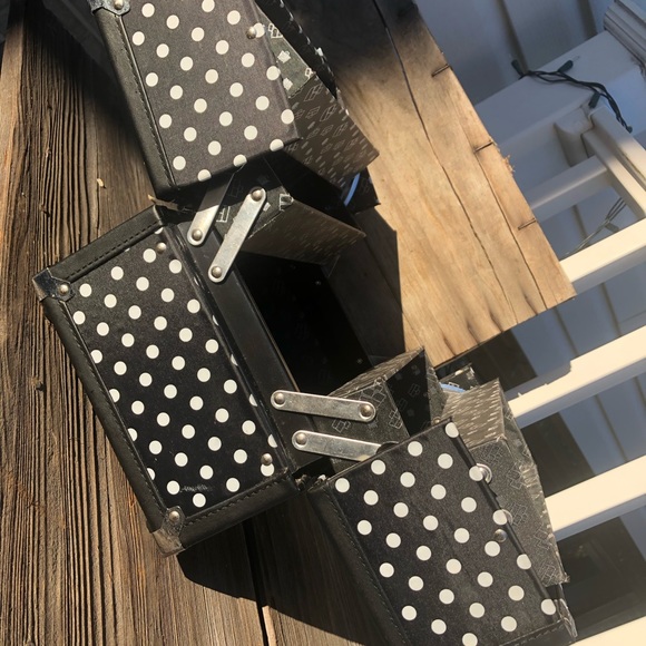 Caboodles Goddess 4 Tray Train Case - Picture 2 of 5